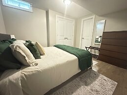 Mississauga Manor - Meadowvale