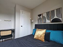 Mississauga Manor - Meadowvale