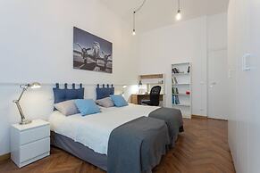 Sulla via del treno by Wonderful Italy