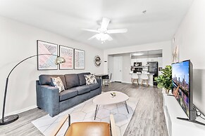 Cozy Chic 2BR King Suite w Gym Pool Close to DT