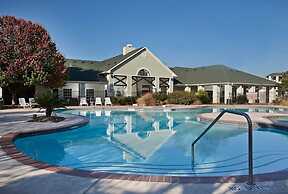 Cozy Chic 2BR King Suite w Gym Pool Close to DT