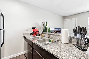 Charming King Bed 1BR w Pool 5 Min to DT