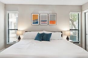 Charming King Bed 1BR w Pool 5 Min to DT