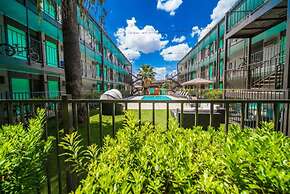Charming King Bed 1BR w Pool 5 Min to DT