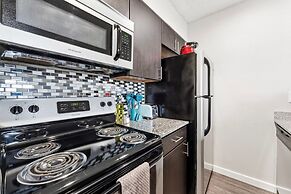 Charming King Bed 1BR w Pool 5 Min to DT