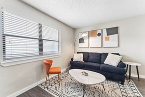 Charming King Bed 1BR w Pool 5 Min to DT
