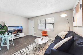 Charming King Bed 1BR w Pool 5 Min to DT