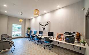 Spacious 2BR King Suite w Gym Pool Close to DT