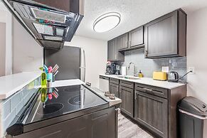 Soco 2BR Comfy Suite w Pool King bed Fast Wifi