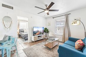 Prime Location Chic 1BR Fast Wifi 7 Min to Downtown