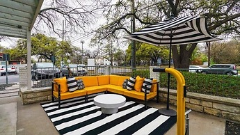 Soco 2BR Cozy Suite w Pool King bed Fast Wifi