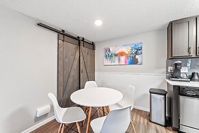 Soco 2BR Corner Suite w Pool King bed Fast Wifi