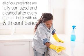 Spacious and Fun King Bed 2BR w Pool 5 Min to DT