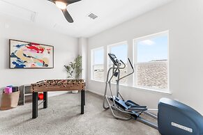 Close to Cota Downtown Cozy Luxe 4BR