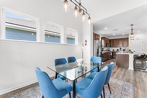 Close to Cota Downtown Cozy Luxe 4BR