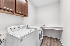 Close to Cota Downtown Cozy Luxe 4BR