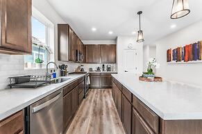 Close to Cota Downtown Cozy Luxe 4BR
