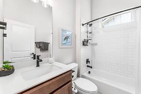 Close to Cota Downtown Cozy Luxe 4BR