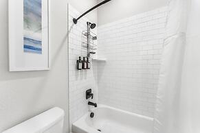 Close to Cota Downtown Cozy Luxe 4BR