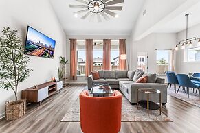 Close to Cota Downtown Cozy Luxe 4BR