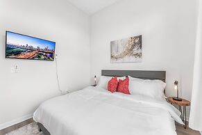 Close to Cota Downtown Cozy Luxe 4BR