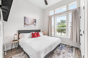 Close to Cota Downtown Cozy Luxe 4BR