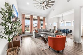 Close to Cota Downtown Cozy Luxe 4BR