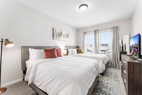 Close to Cota Downtown Cozy Luxe 4BR