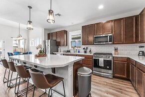 Close to Cota Downtown Cozy Luxe 4BR