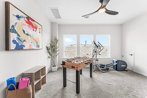 Close to Cota Downtown Cozy Luxe 4BR