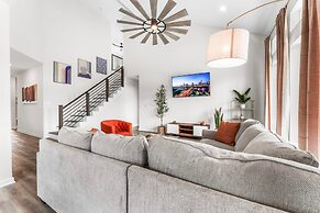 Close to Cota Downtown Cozy Luxe 4BR