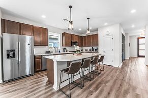 Close to Cota Downtown Cozy Luxe 4BR