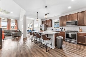 Close to Cota Downtown Cozy Luxe 4BR