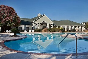 Comfy 2BR King Suite w Gym Pool Close to DT