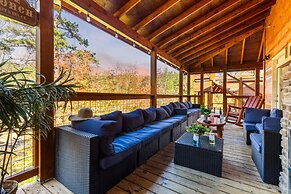 Elegant Elite Estate By Ghosal Luxury Lodging