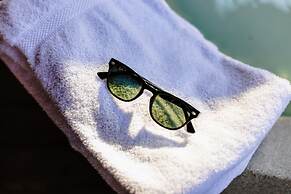 Elegant Elite Estate By Ghosal Luxury Lodging