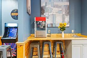 Elegant Elite Estate By Ghosal Luxury Lodging