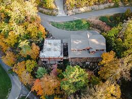 Elegant Elite Estate By Ghosal Luxury Lodging