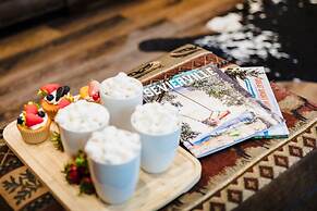 Elegant Elite Estate By Ghosal Luxury Lodging