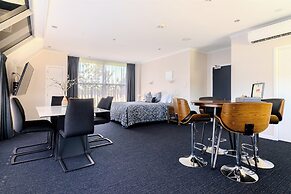 Hamilton Motel 2025 Limited