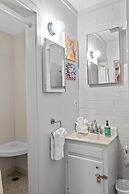 Sunlit Palm Cottage in Uptown Phoenix