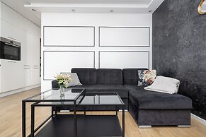 Black & White Szczecin by Renters