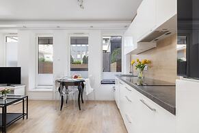 Black & White Szczecin by Renters