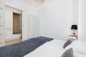 Black & White Szczecin by Renters