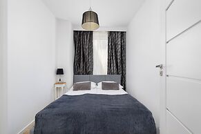 Black & White Szczecin by Renters