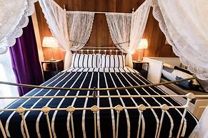 Roomquest Rimrabeang Amphawa Floating Market