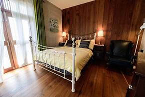 Roomquest Rimrabeang Amphawa Floating Market