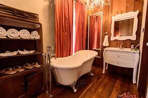 Roomquest Rimrabeang Amphawa Floating Market