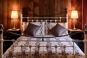 Roomquest Rimrabeang Amphawa Floating Market