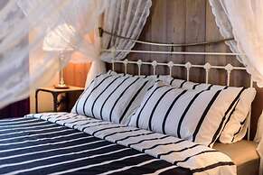 Roomquest Rimrabeang Amphawa Floating Market